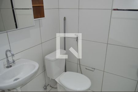 Banheiro de kitnet/studio para alugar com 1 quarto, 43m² em Liberdade, São Paulo