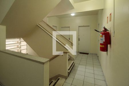 Corredor de apartamento à venda com 3 quartos, 83m² em Petrópolis, Porto Alegre