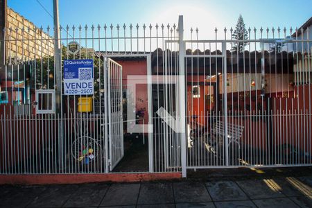 Fachada de casa à venda com 3 quartos, 120m² em Glória, Porto Alegre
