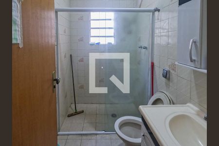 Banheiro de casa de condomínio para alugar com 2 quartos, 64m² em Vila Pereira Cerca, São Paulo