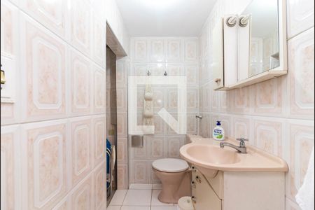 Banheiro de Serviço de casa à venda com 3 quartos, 299m² em Parque Peruche, São Paulo