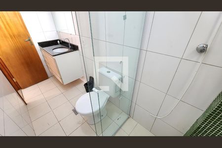 Banheiro da Suíte de casa para alugar com 3 quartos, 100m² em Estuário, Santos
