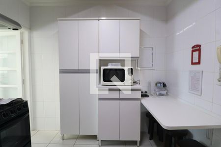 Cozinha de apartamento para alugar com 2 quartos, 90m² em Vila Alzira, Guarujá