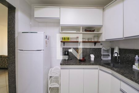 Cozinha de apartamento para alugar com 2 quartos, 90m² em Vila Alzira, Guarujá