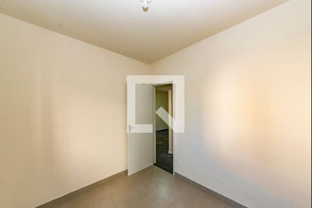 Quarto 2 de apartamento para alugar com 2 quartos, 58m² em Estoril, Belo Horizonte