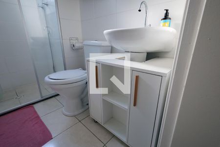 Banheiro de apartamento à venda com 2 quartos, 56m² em Jardim Cristiane, Santo André