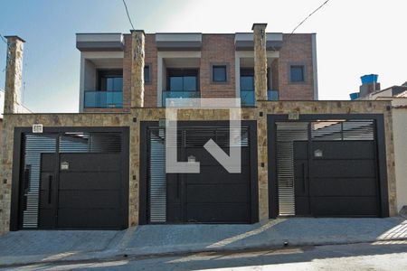 Fachada de casa à venda com 3 quartos, 145m² em Parque Maria Domitila, São Paulo