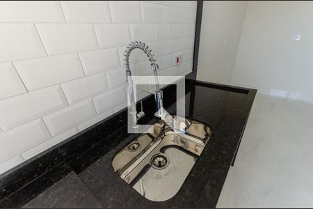 Cozinha de casa à venda com 3 quartos, 145m² em Parque Maria Domitila, São Paulo