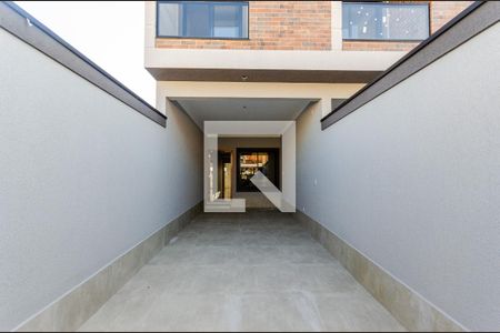 Garagem de casa à venda com 3 quartos, 145m² em Parque Maria Domitila, São Paulo
