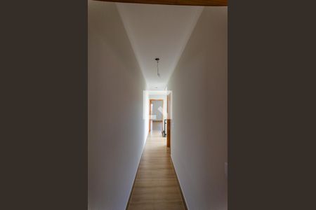 Corredor de casa à venda com 3 quartos, 145m² em Parque Maria Domitila, São Paulo