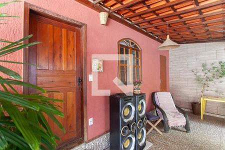 Anexo de casa à venda com 5 quartos, 360m² em Santa Rosa, Belo Horizonte