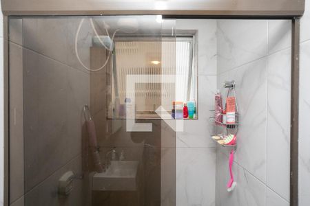 Banheiro de apartamento à venda com 1 quarto, 45m² em Petrópolis, Porto Alegre