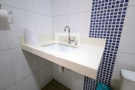 Banheiro de casa à venda com 4 quartos, 166m² em Condomínio Maracanã, Santo André