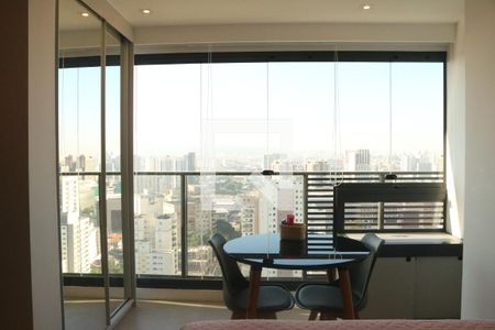 Varanda de kitnet/studio para alugar com 1 quarto, 28m² em Pompeia, São Paulo