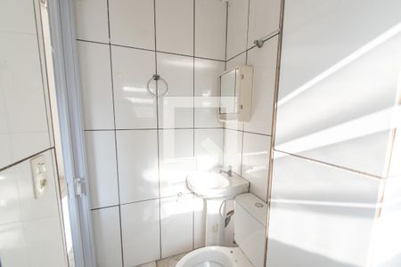 Banheiro de kitnet/studio para alugar com 1 quarto, 16m² em Liberdade, São Paulo