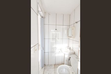 Banheiro de kitnet/studio para alugar com 1 quarto, 16m² em Liberdade, São Paulo