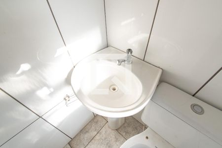 Banheiro de kitnet/studio para alugar com 1 quarto, 16m² em Liberdade, São Paulo