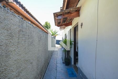 Corredor Externo de casa para alugar com 3 quartos, 200m² em Jardim Regis, São Paulo