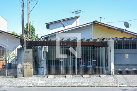 Fachada de casa para alugar com 3 quartos, 200m² em Jardim Regis, São Paulo