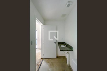 Banheiro de kitnet/studio para alugar com 1 quarto, 38m² em Quarta Parada, São Paulo
