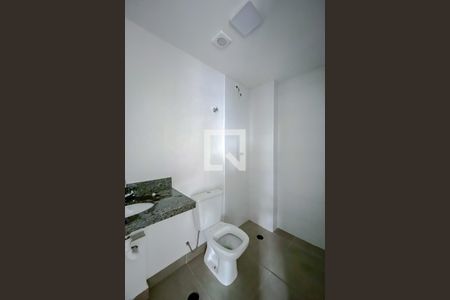 Banheiro de kitnet/studio para alugar com 1 quarto, 41m² em Quarta Parada, São Paulo