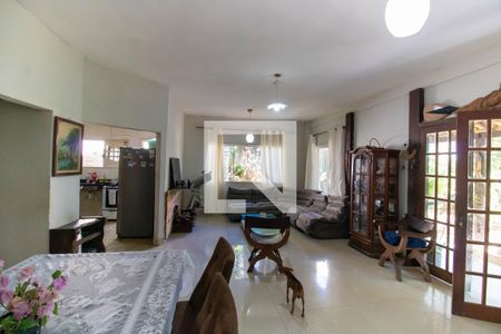 Sala de casa à venda com 3 quartos, 897m² em Itaipu, Niterói