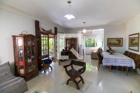 Sala de casa à venda com 3 quartos, 897m² em Itaipu, Niterói