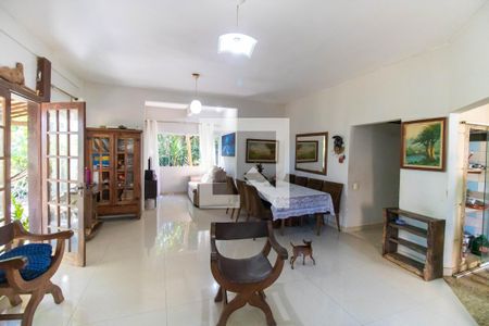 Sala de casa à venda com 3 quartos, 897m² em Itaipu, Niterói