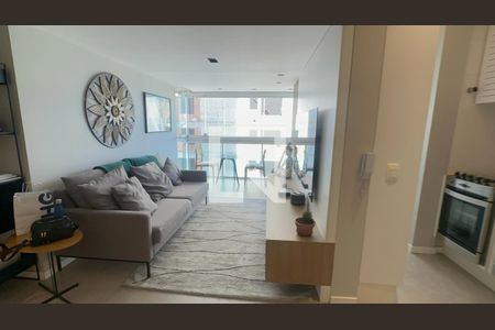 Sala de apartamento para alugar com 2 quartos, 74m² em Empresarial 18 do Forte, Barueri