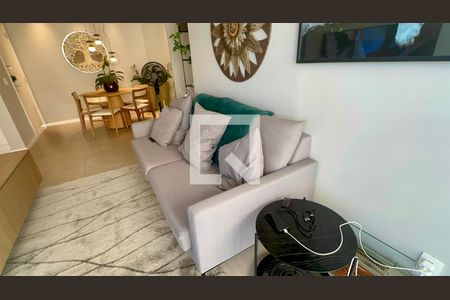 Sala de apartamento para alugar com 2 quartos, 74m² em Empresarial 18 do Forte, Barueri