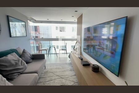 Sala de apartamento para alugar com 2 quartos, 74m² em Empresarial 18 do Forte, Barueri