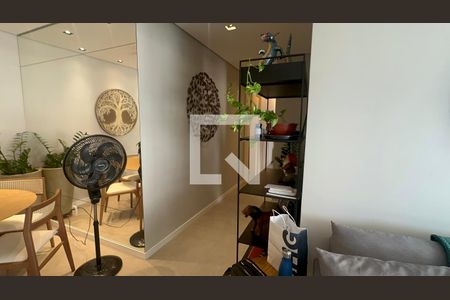 Sala de apartamento para alugar com 2 quartos, 74m² em Empresarial 18 do Forte, Barueri