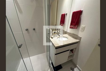 Banheiro Social de apartamento para alugar com 2 quartos, 74m² em Empresarial 18 do Forte, Barueri