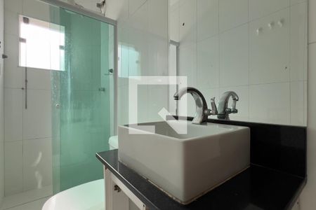 Banheiro Social de apartamento à venda com 2 quartos, 60m² em Jardim Cocaia, Guarulhos