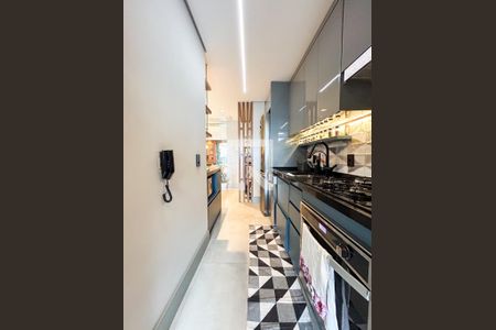 Cozinha de apartamento à venda com 2 quartos, 84m² em Santo Amaro, São Paulo