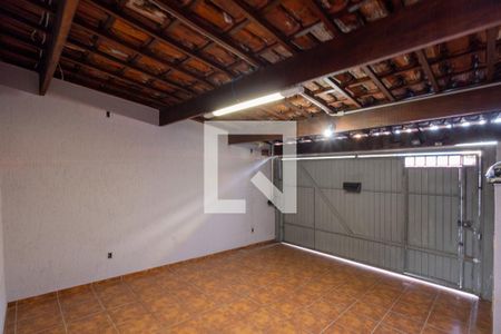 Garagem de casa à venda com 3 quartos, 130m² em Cidade Ademar, São Paulo