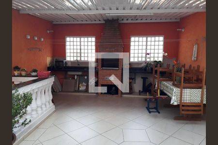 Casa à venda com 3 quartos, 270m² em Utinga, Santo André