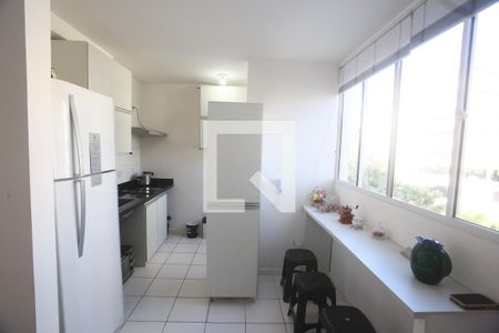 Cozinha de apartamento à venda com 2 quartos, 45m² em Estoril, Belo Horizonte
