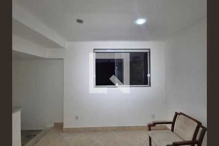Sala de casa de condomínio para alugar com 2 quartos, 70m² em Recreio dos Bandeirantes, Rio de Janeiro