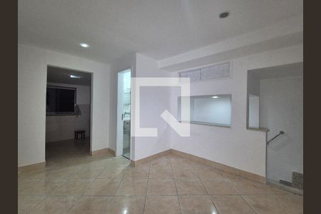 Sala de casa de condomínio para alugar com 2 quartos, 70m² em Recreio dos Bandeirantes, Rio de Janeiro