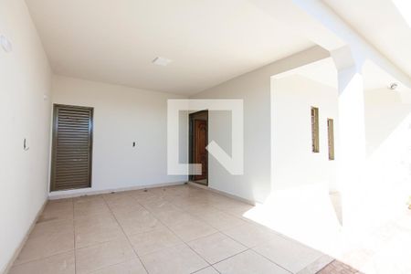 Garagem de casa para alugar com 3 quartos, 180m² em Osvaldo Rezende, Uberlândia