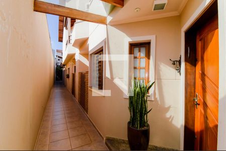 Corredor Lateral de casa à venda com 3 quartos, 281m² em Vila Augusta, Guarulhos