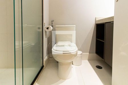 Banheiro de kitnet/studio para alugar com 1 quarto, 25m² em Perdizes, São Paulo