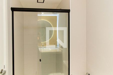 Banheiro de kitnet/studio para alugar com 1 quarto, 25m² em Perdizes, São Paulo