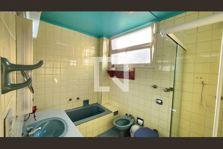 Banheiro de apartamento para alugar com 2 quartos, 112m² em Gonzaga, Santos