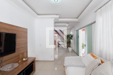 Sala de casa à venda com 3 quartos, 280m² em Santa Monica, Belo Horizonte