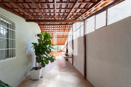 Varanda de casa à venda com 3 quartos, 280m² em Santa Monica, Belo Horizonte