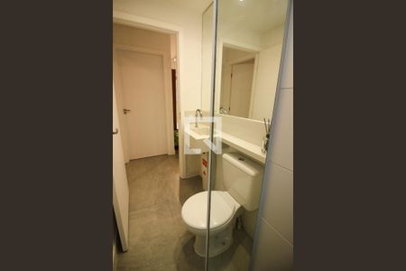 Banheiro de casa de condomínio à venda com 2 quartos, 40m² em Hípica, Porto Alegre