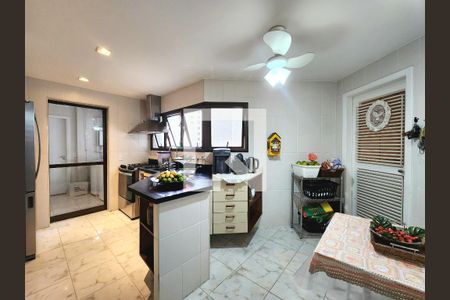 Cozinha de apartamento à venda com 3 quartos, 161m² em Vila Nova Conceição, São Paulo
