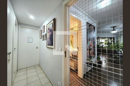 Corredor de apartamento à venda com 3 quartos, 161m² em Vila Nova Conceição, São Paulo